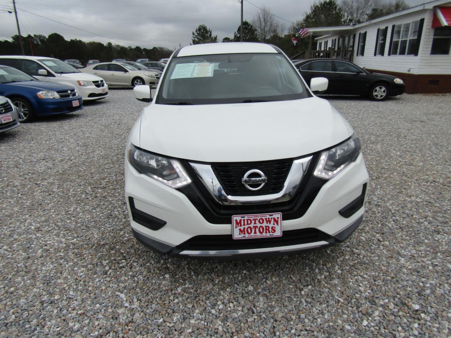 2017 White Nissan Rogue SL FWD (KNMAT2MT9HP) with an 2.5L L4 DOHC 16V engine, Automatic transmission, located at 15016 S Hwy 231, Midland City, AL, 36350, (334) 983-3001, 31.306210, -85.495277 - Photo#1